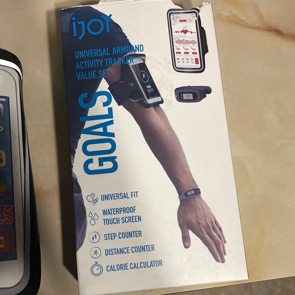 Box opened- Never used Fitness tracker - Picture 1 of 9